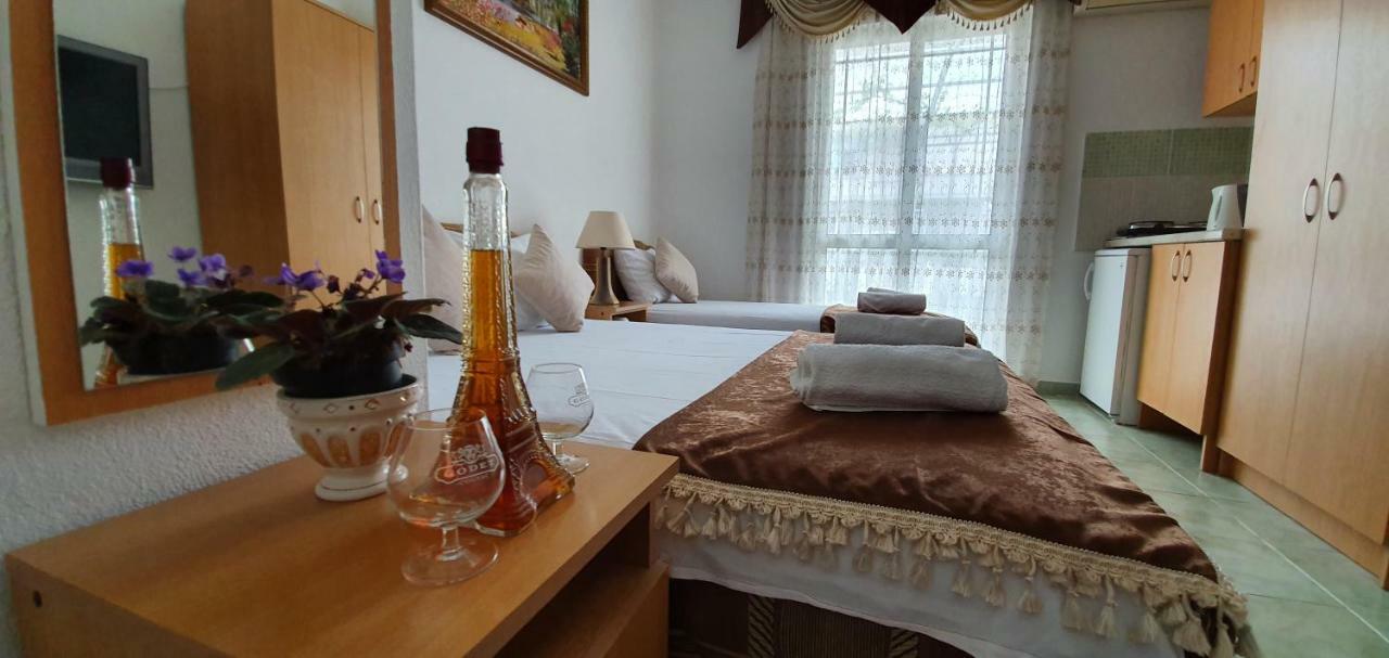 Apartments Cota Guesthouse Ulcinj Exterior photo